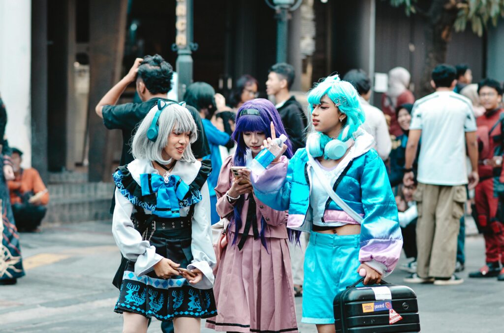 Groupe en train de faire du cosplay en convention 